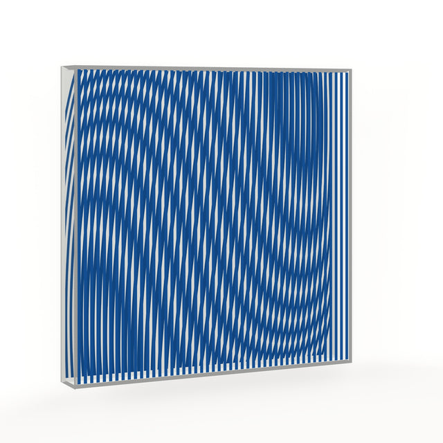 Op Blue Waves – video of the blue optical acrylic artwork by Marcio Pontes, the pattern shifting as the view moves