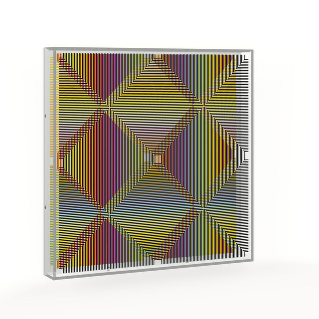 Op Cross Color Line – video of the rainbow optical acrylic artwork by Marcio Pontes, the pattern shifting as the view moves